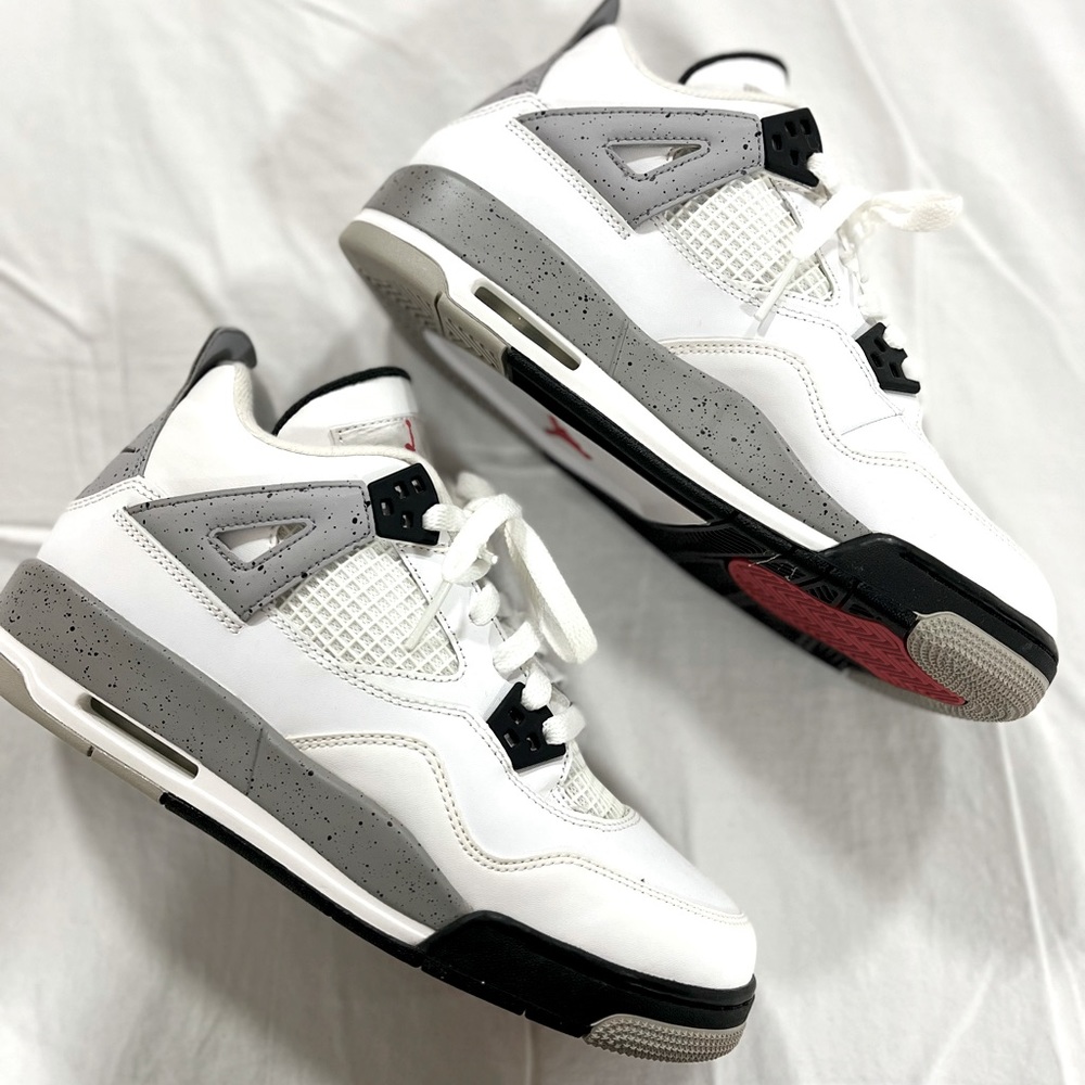Air Jordans 4 Size 6.8 Y / 8 W